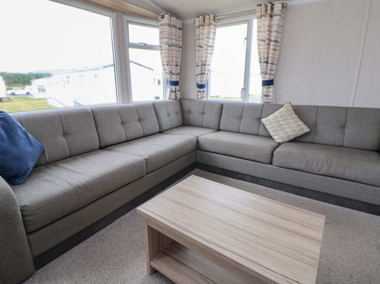 Caravan B8, listing photograph 2