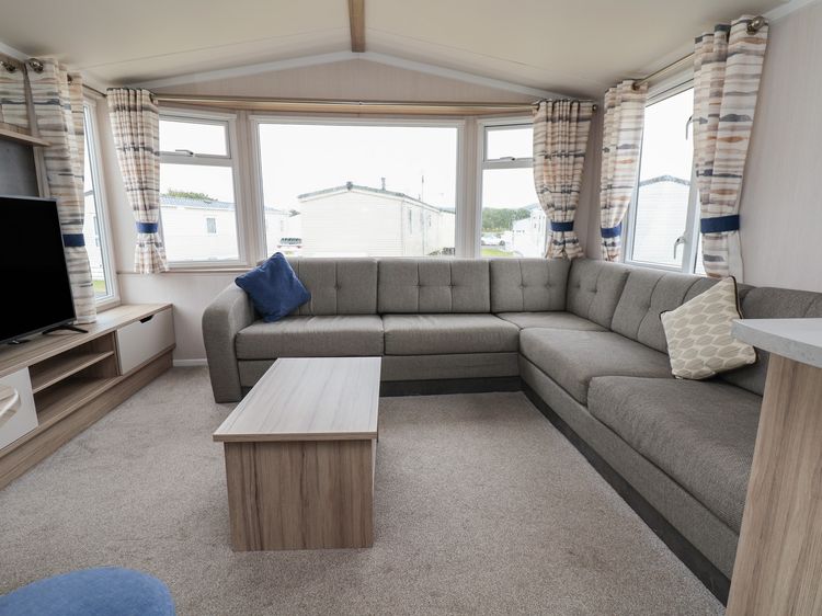 Caravan B8, listing photograph 3