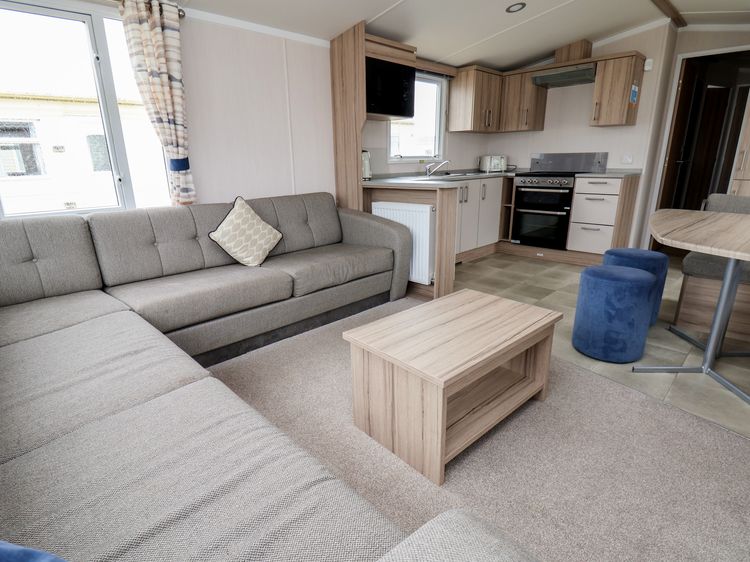 Caravan B8, listing photograph 4