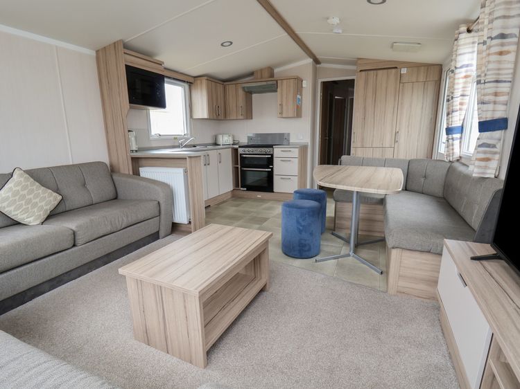 Caravan B8, listing photograph 5