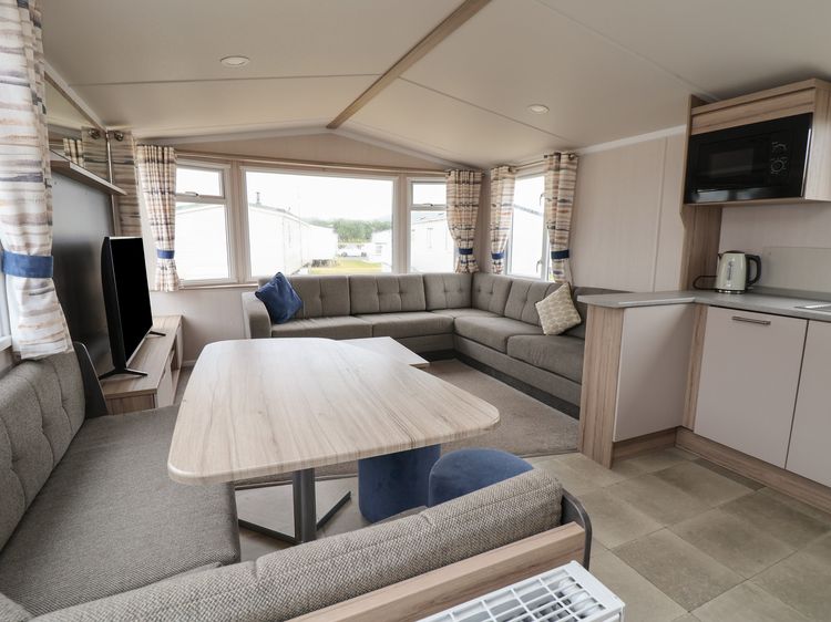 Caravan B8, listing photograph 6