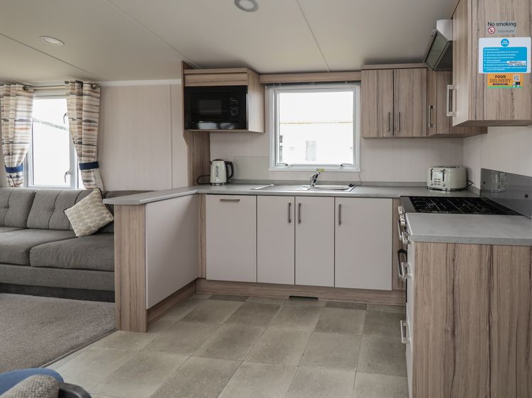 Caravan B8, listing photograph 9