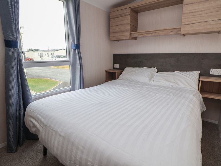 Caravan B8, listing photograph 12