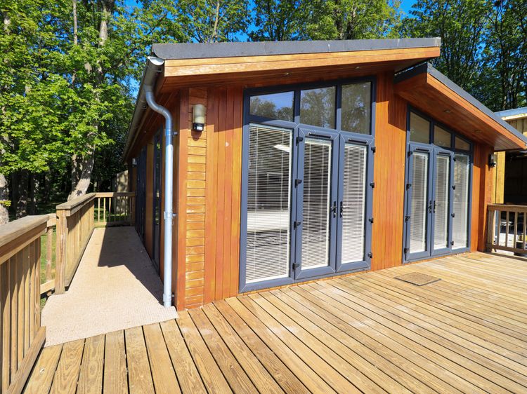 Kingfisher Lodge, listing photograph 2