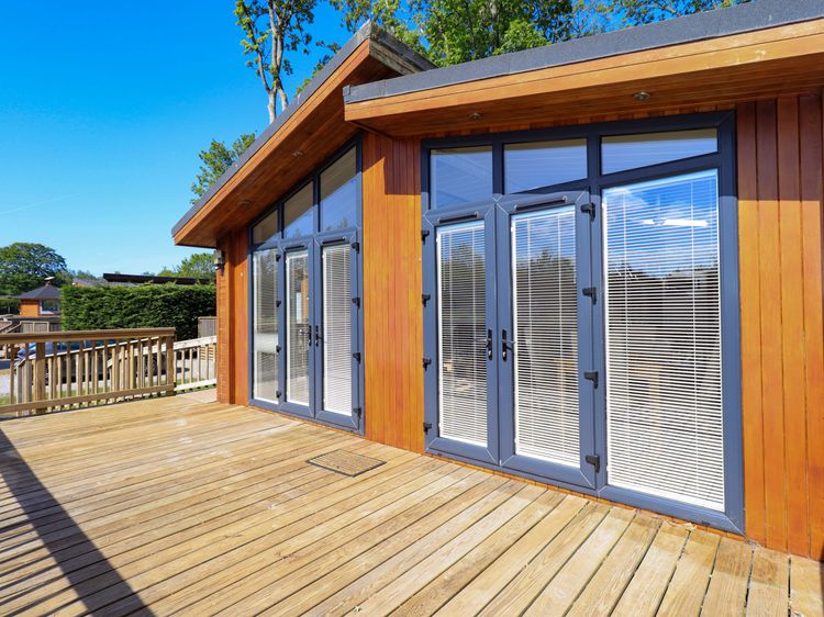 Kingfisher Lodge, listing photograph 3