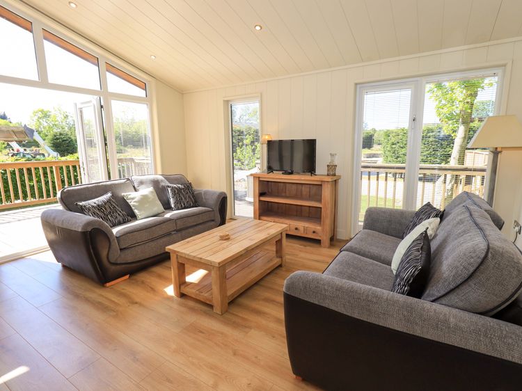 Kingfisher Lodge, listing photograph 4