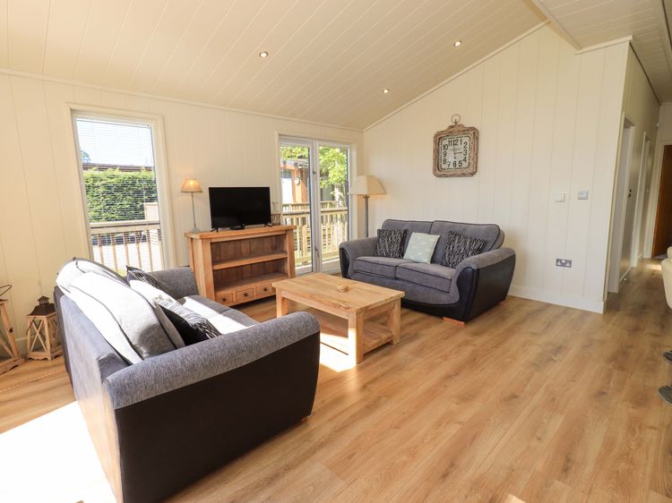 Kingfisher Lodge, listing photograph 5
