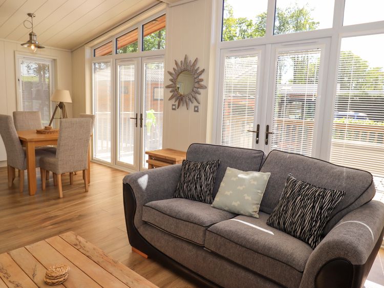 Kingfisher Lodge, listing photograph 7