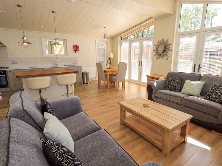 Kingfisher Lodge, listing photograph 8