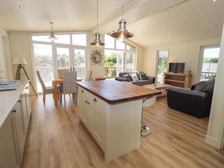 Kingfisher Lodge, listing photograph 9