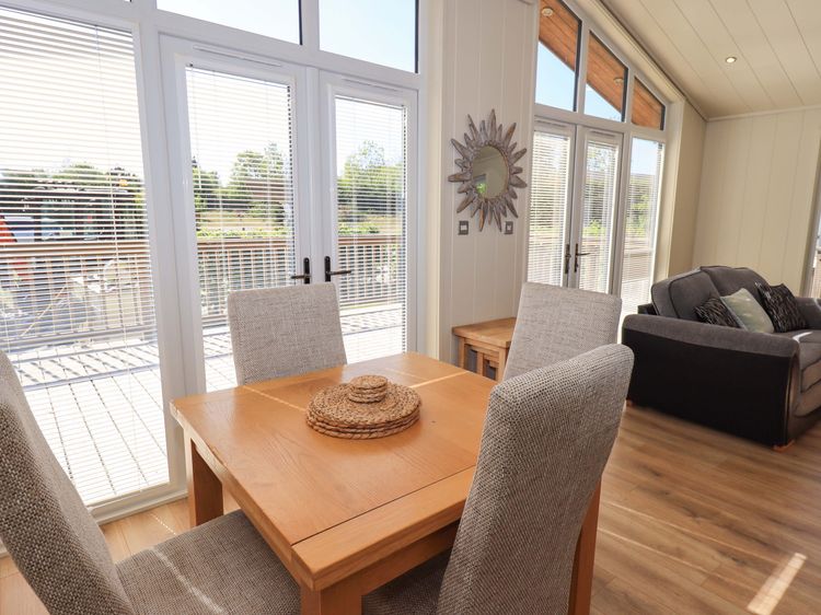 Kingfisher Lodge, listing photograph 11