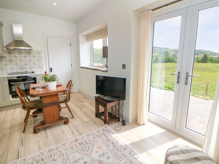 The Plucking Shed - Vineyard Stay, listing photograph 3