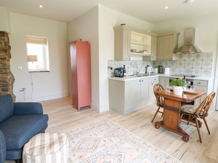 The Plucking Shed - Vineyard Stay, listing photograph 4
