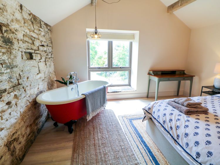 The Plucking Shed - Vineyard Stay, listing photograph 9