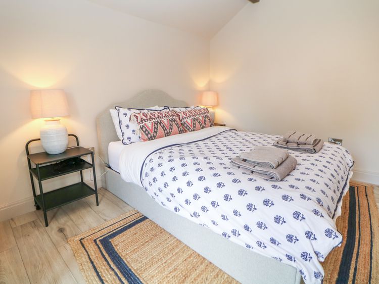 The Plucking Shed - Vineyard Stay, listing photograph 11