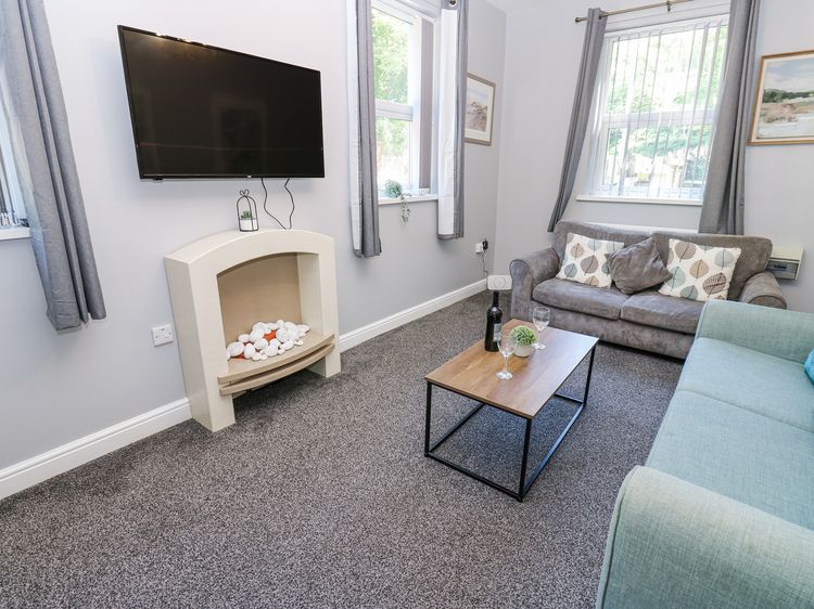 Flat 1, Omega Court, listing photograph 2