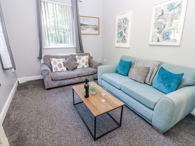 Flat 1, Omega Court, listing photograph 3