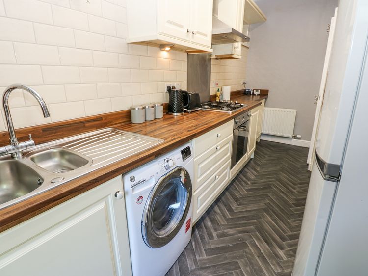 Flat 1, Omega Court, listing photograph 6