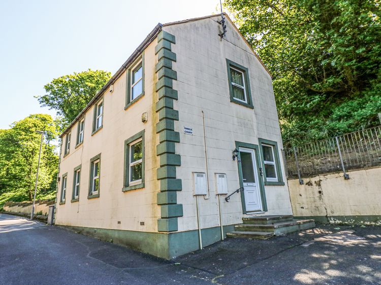 Flat 2, Omega Court, listing photograph 2