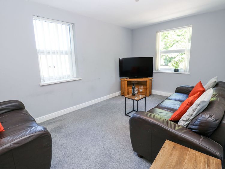 Flat 2, Omega Court, listing photograph 3