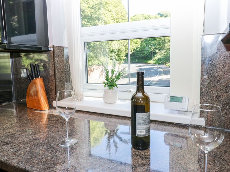 Flat 2, Omega Court, listing photograph 10