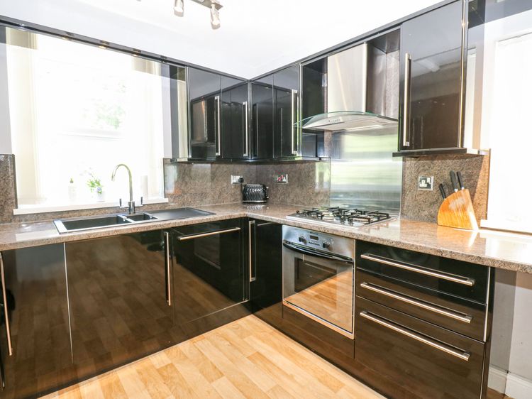 Flat 2, Omega Court, listing photograph 11