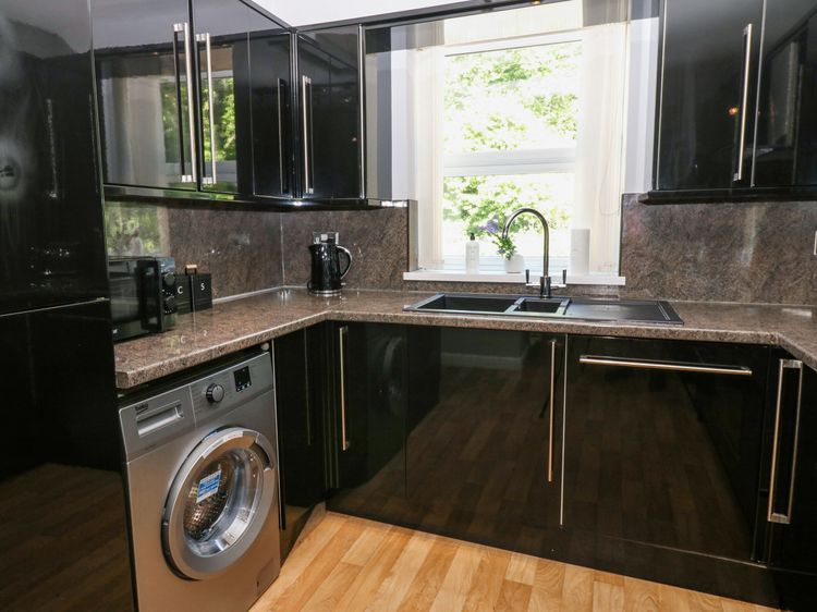 Flat 2, Omega Court, listing photograph 12