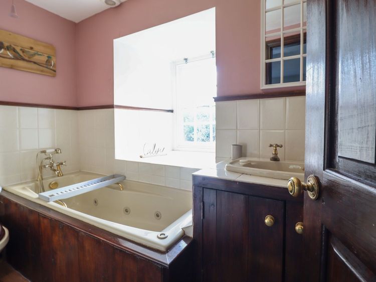 Cader Cottage, listing photograph 12