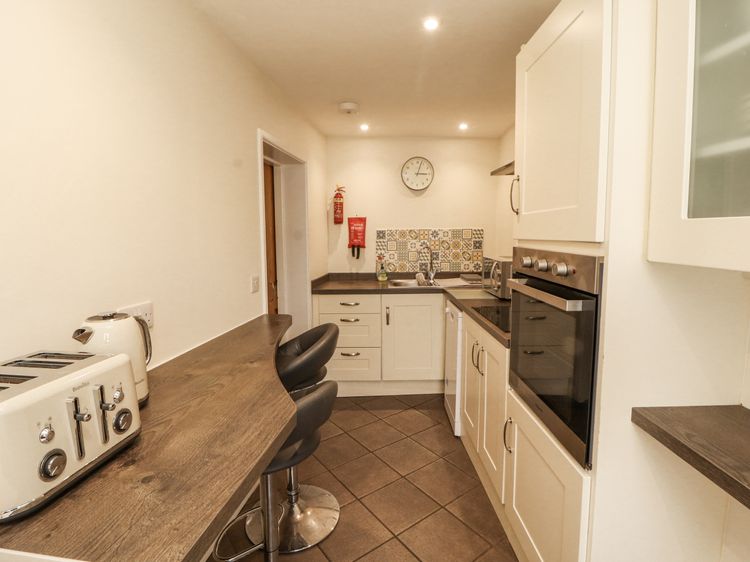 Sun House, listing photograph 7