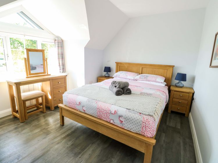 The Gatekeepers Cottage - Skerry Vore, listing photograph 9