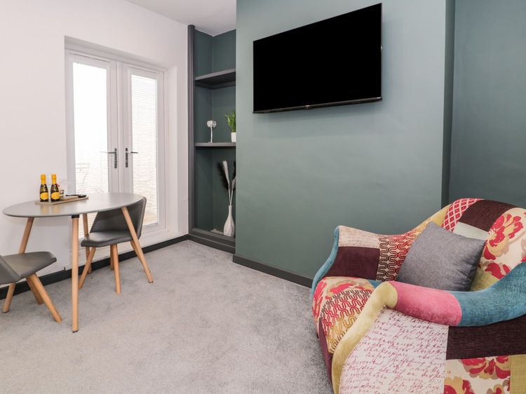 Flat 1, Mona House, listing photograph 5