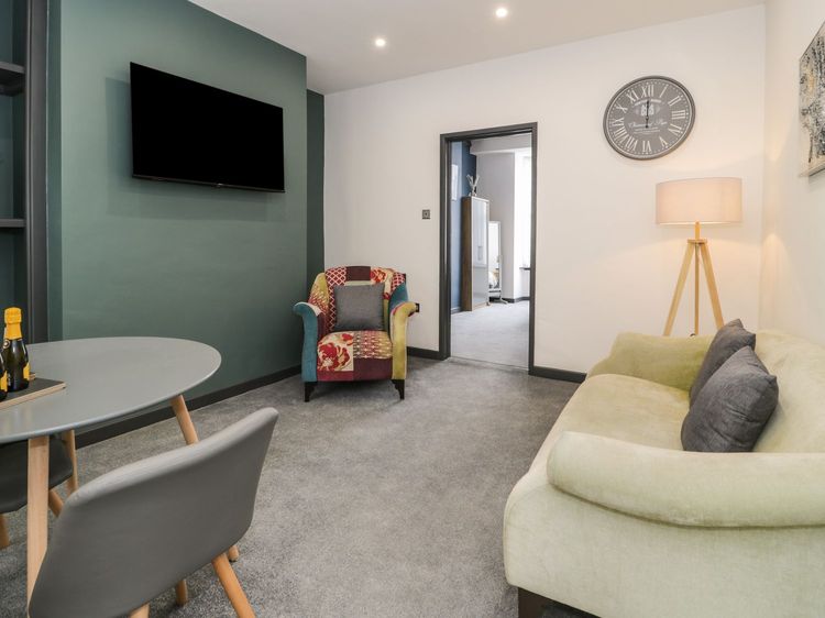 Flat 1, Mona House, listing photograph 6