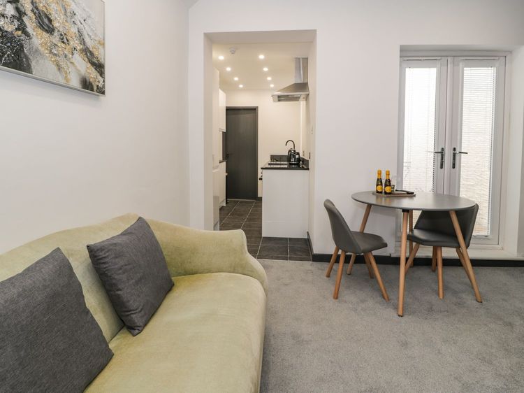 Flat 1, Mona House, listing photograph 8