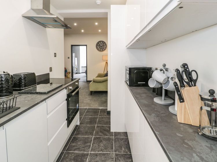 Flat 1, Mona House, listing photograph 11