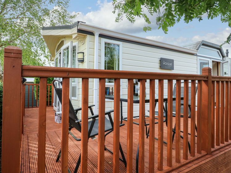 12 Field View, listing photograph 3