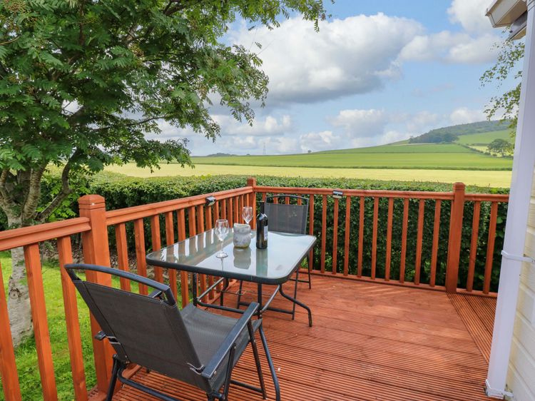 12 Field View, listing photograph 2