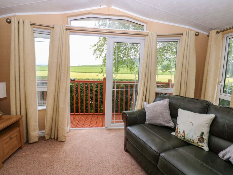 12 Field View, listing photograph 6