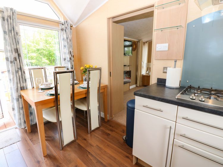12 Field View, listing photograph 11