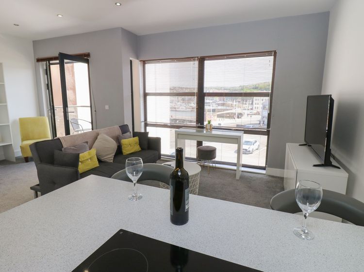 Harbourside Apartments, listing photograph 6