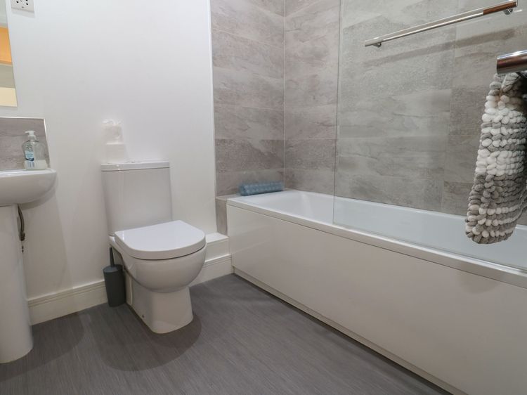 Harbourside Apartments, listing photograph 11