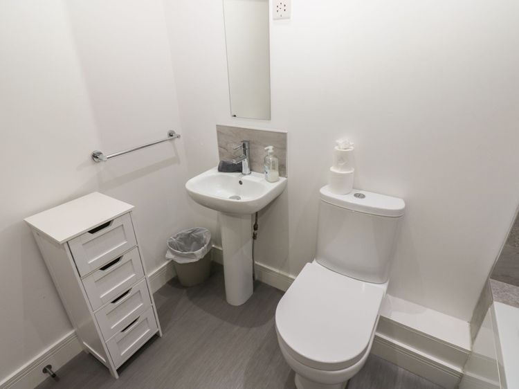 Harbourside Apartments, listing photograph 12