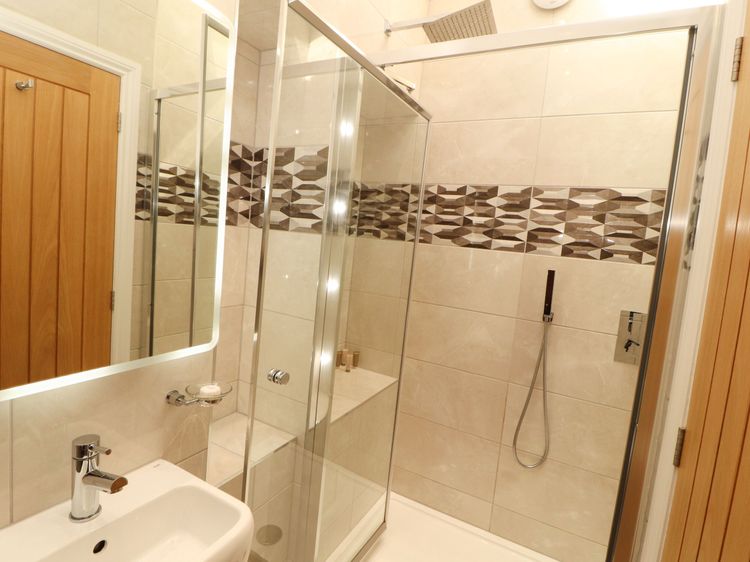 Lakes View Apartment 1, listing photograph 12