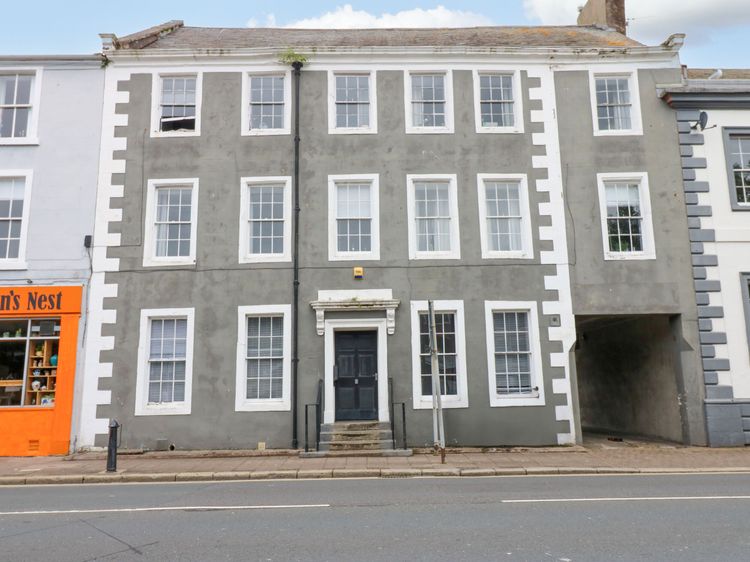 Lowther Apartment