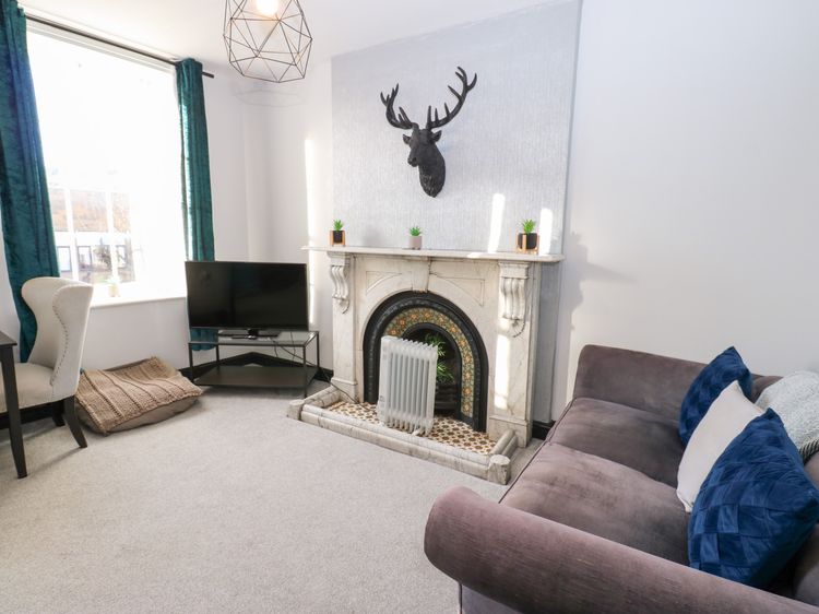 Lowther Apartment, listing photograph 4