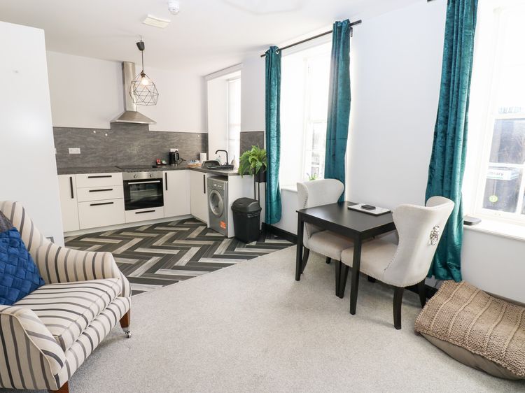 Lowther Apartment, listing photograph 5