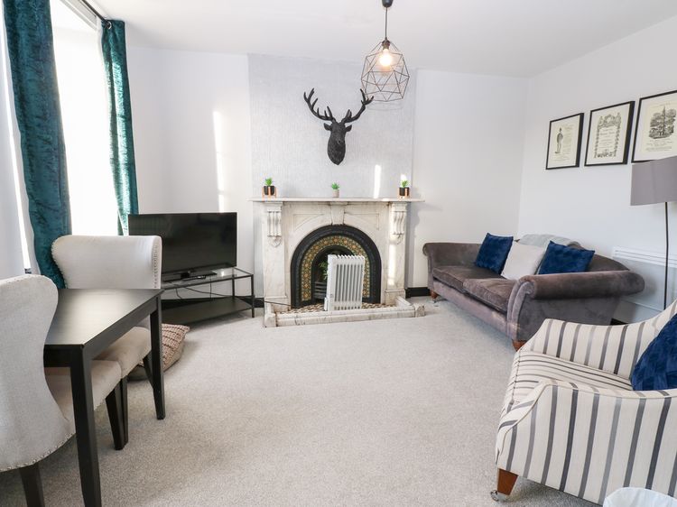 Lowther Apartment, listing photograph 6