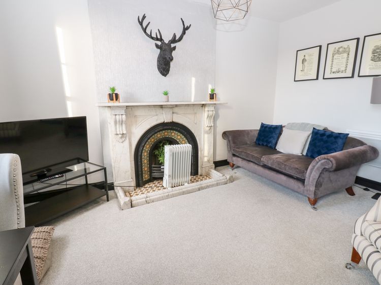 Lowther Apartment, listing photograph 8