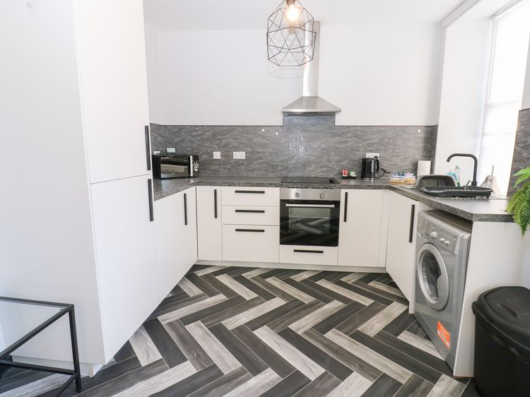 Lowther Apartment, listing photograph 9