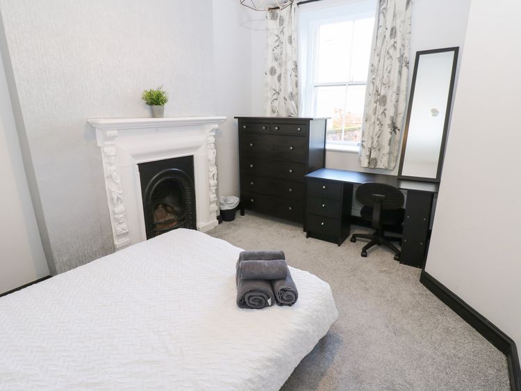 Lowther Apartment, listing photograph 12