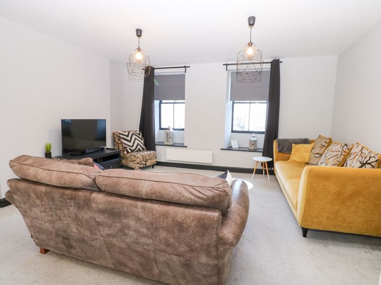 Lowther Penthouse, listing photograph 4
